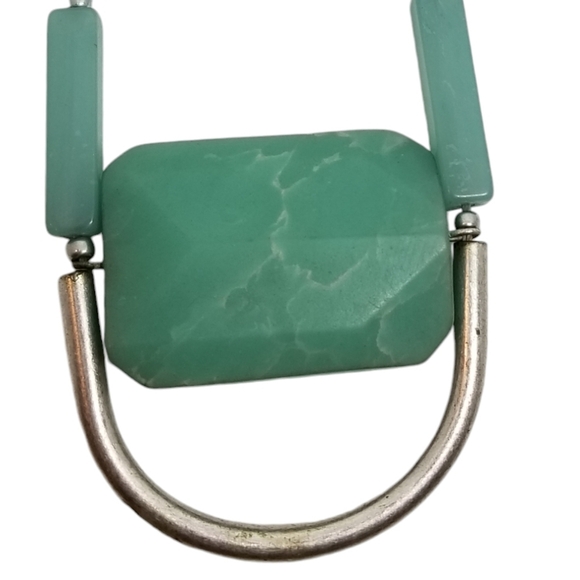 GENUINE CHRYSOPRASE STONE PENDANT & LONG SILVERTONED CHAIN NECKLACE - Picture 4 of 6